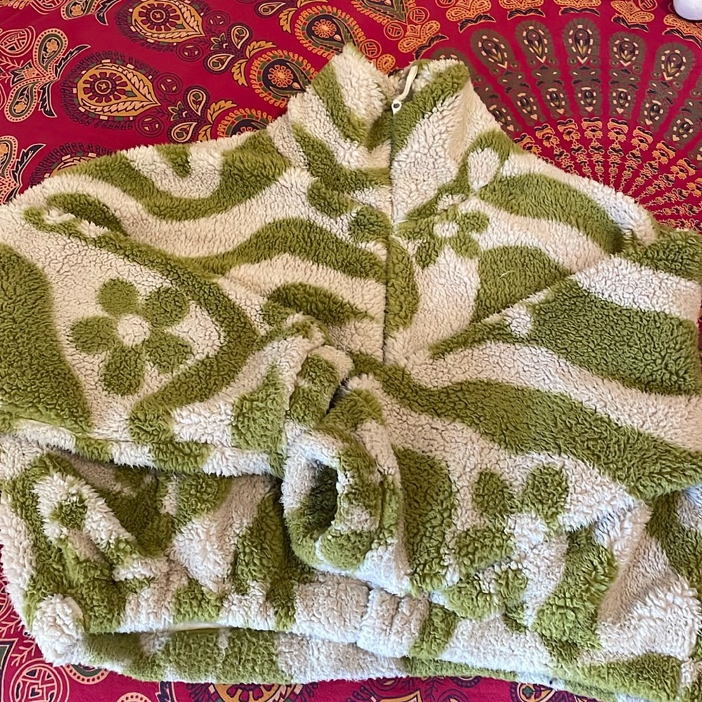 Urban Outfitters Sherpa Sz M 💚